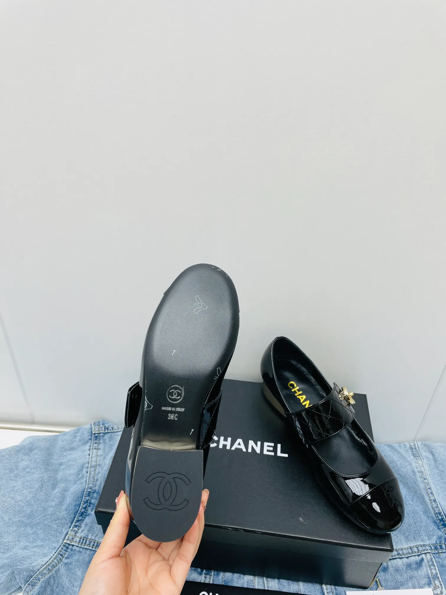 👟👟Ex-factory price 480👟👟 Hot new model CHANEl 2023s Chanel classic rhombus Mary Jane shoes Celebrity favorite of Internet celebrities Xiaohongshu highly recommends this year's latest popular outfits A popular element you must not miss Personalized rust rhombus belt Elastic band and movable rotating metal buckle design suitable for any foot Soft lambskin lining Comfortable to wear and absorb sweat Fabric: Patent leather Lining: Sheepskin lining Outsole: Genuine leather outsole + electroplated heel Heel height: 3CM Code number: 35-40 (40 customized items are not returnable)